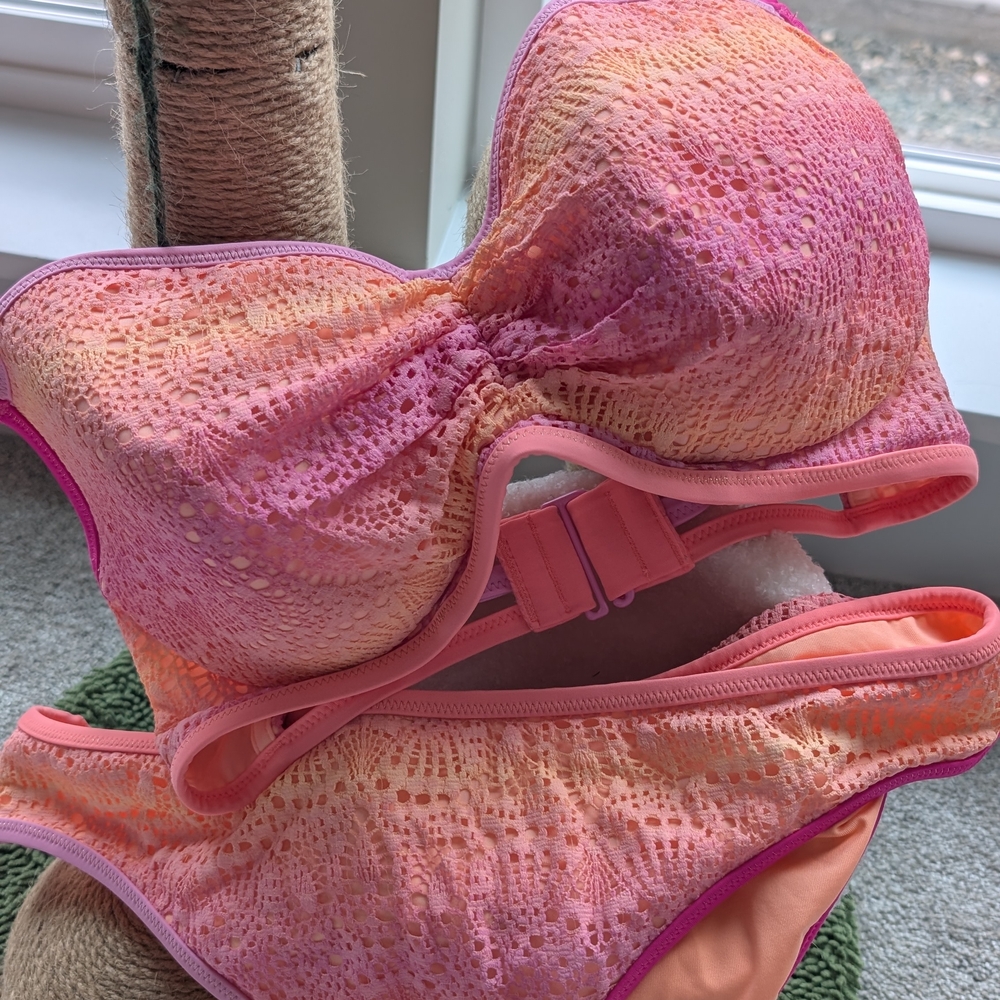 Victoria's Secret Coral and Peach Bikini. Top 36 DD Bottoms Sz Lg
